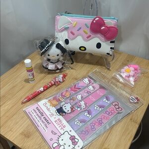 Loungefly Pink and Cream Hello Kitty Wallet NWT and key charm & accessories